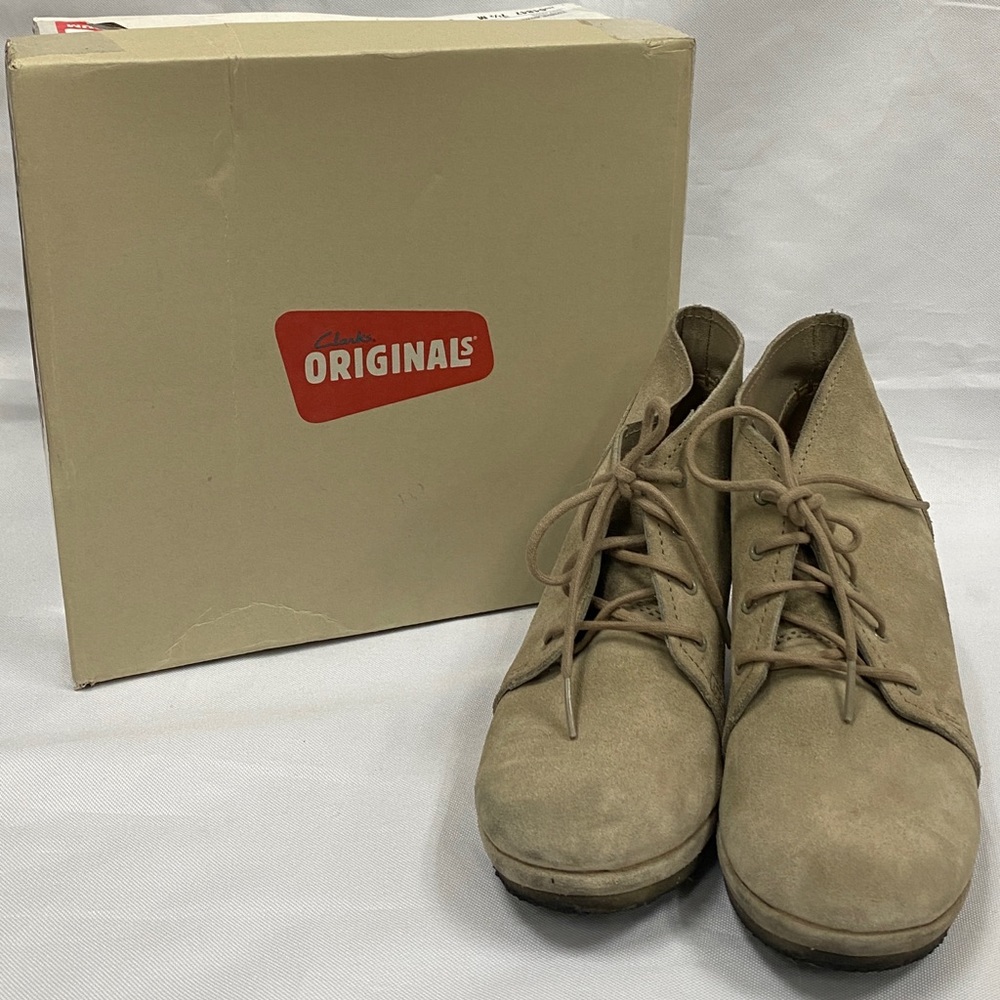 Clarks Originals Women’s Size 7.5 Beige Suede Vogue Aurora Ankle Wedge Boot